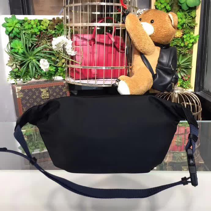 BALENCIAG巴黎世家 專櫃同步更新 帆布胸包腰包 簡約兩用包  BL1255